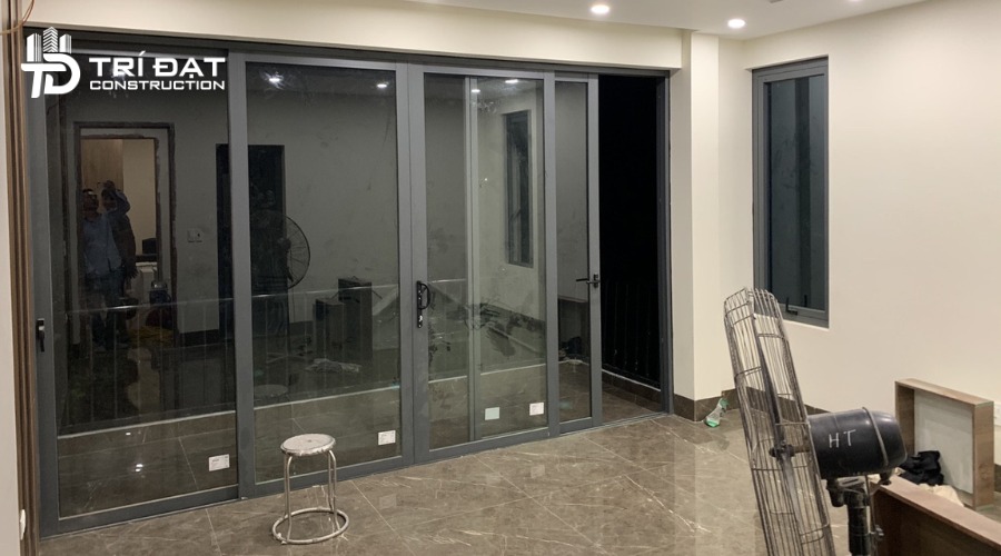 Thi công vách kính mặt dựng Xingfa tại Xây Dựng Trí Đạt